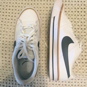 Nike Cream Low-Top Sneakers with Black Interior Marking